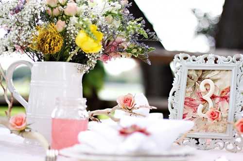 If you are looking to hire crockery for your wedding Vintage Tea Sets