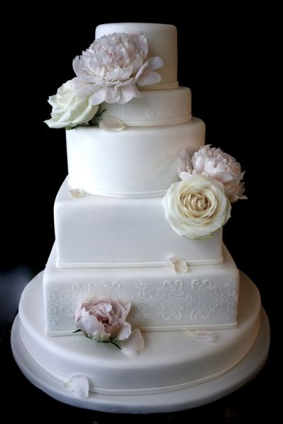 white wedding cake paris