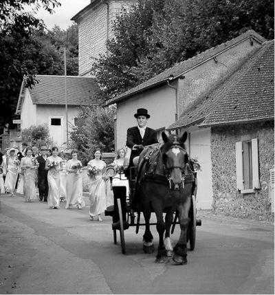 Paris wedding horse and carriage Amy This is the To Do list the bride had Paris wedding horse and carriage Amy This is the To Do list the bride had
