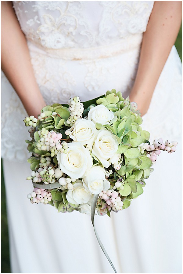 green white wedding bouquet