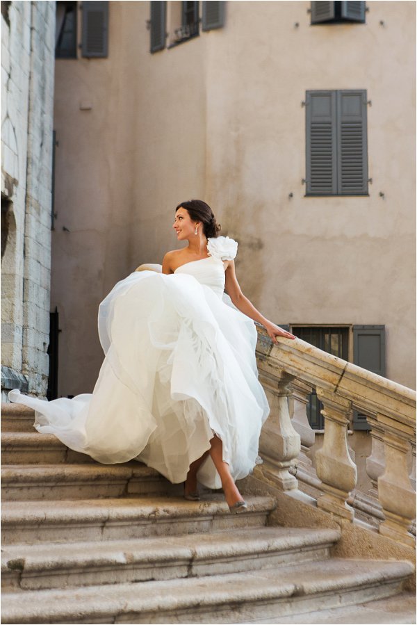 Beautiful bride walking down steps in Grasse photoshoot