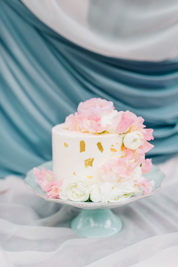 fresh flower wedding cake