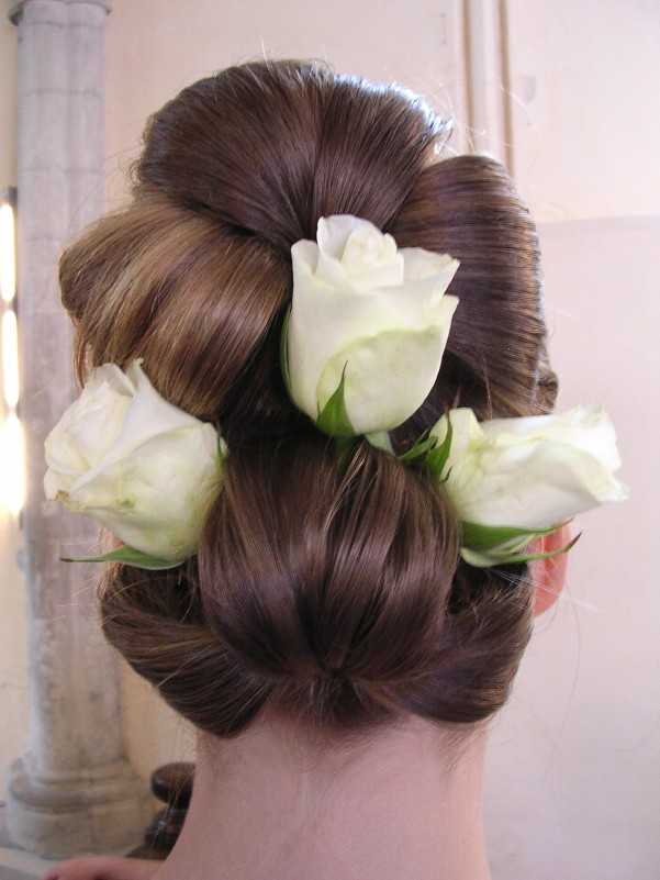 white roses wedding hair