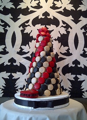 ieatsweet.blogspot.com - wedding macaron tower cake