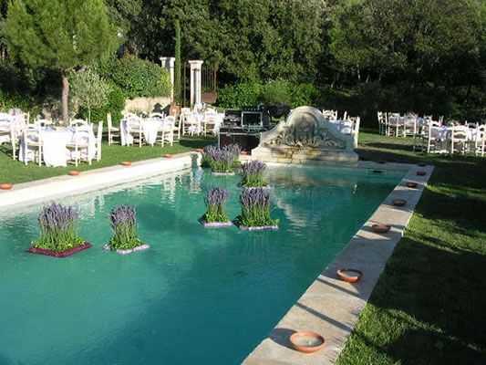 swimming pool wedding flowers France