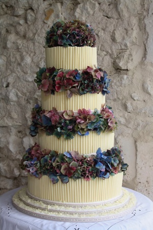 white chocolate cake with real flowers 