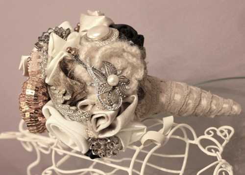 destination bride jewellery bouquet