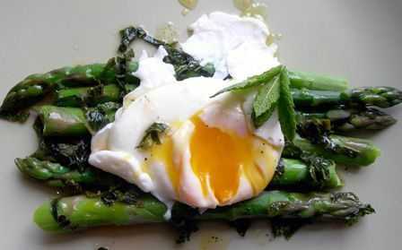 poached egg asparagus