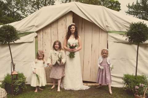 Shabby Chic yurt photoshoot © - Christy Blanch Photography / French Wedding Style Blog