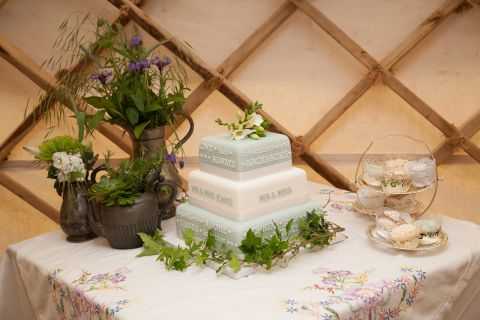 vintage wedding cake