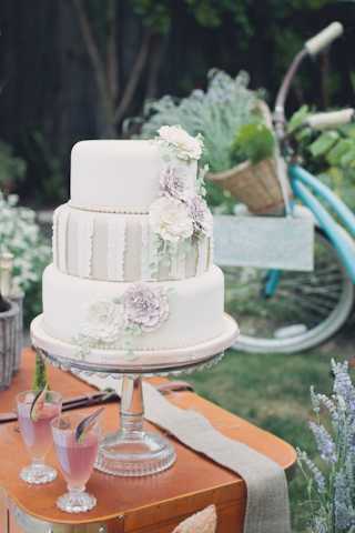 shabby chic wedding cake