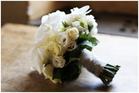 white wedding flowers bouquet