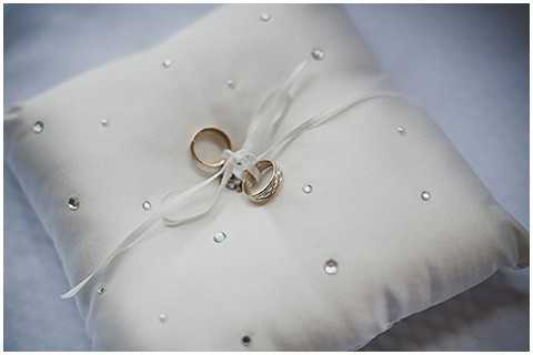 Diamond ring pillow