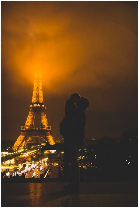 lovers eiffel tower