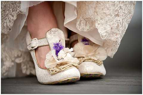 lavender wedding shoes for bride