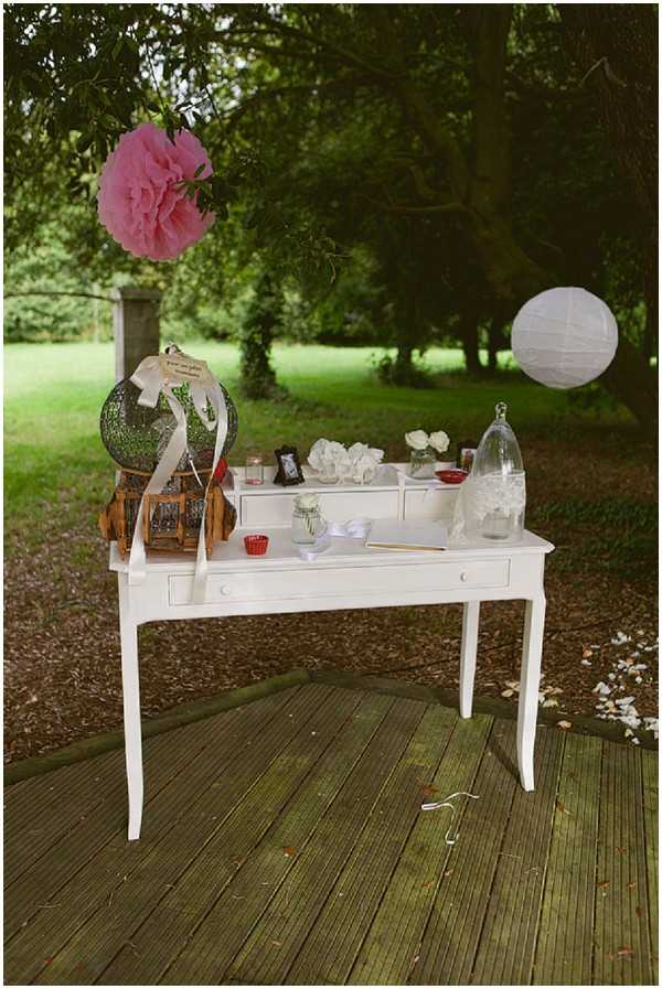 pink white wedding table