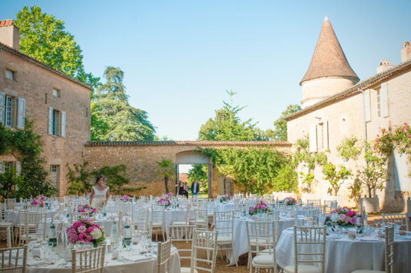 Chateau courtyard wedding in France | Photography © Susie Lawrence Photography
