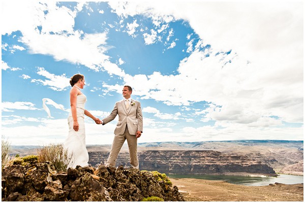 red rock gorge wedding | Photography © Adna Photography on French Wedding Style Blog