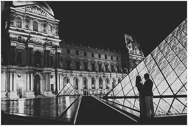 The beautiful Louvre Paris lit up / Photography © Ula Blocksage