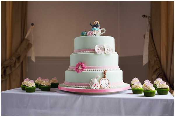 alice in wonderland wedding cake