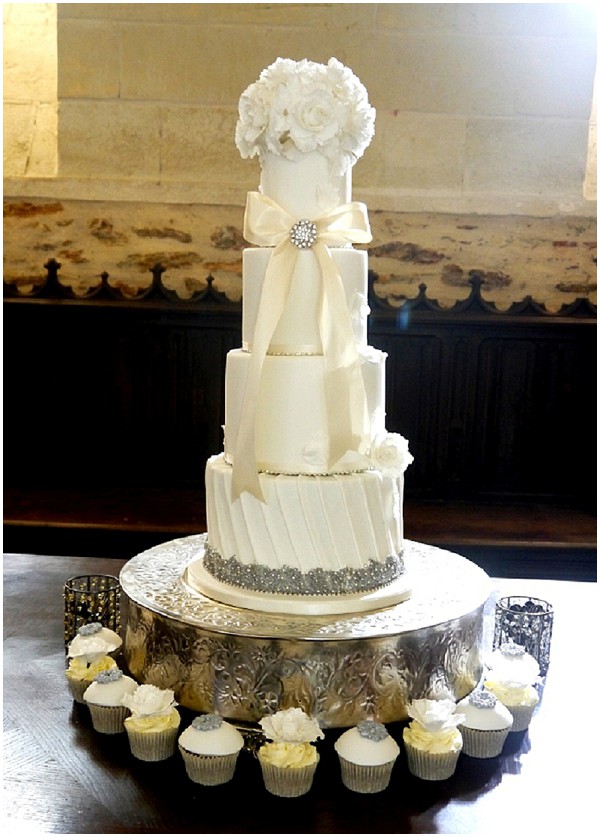 2014 wedding cake trends modern-elegant
