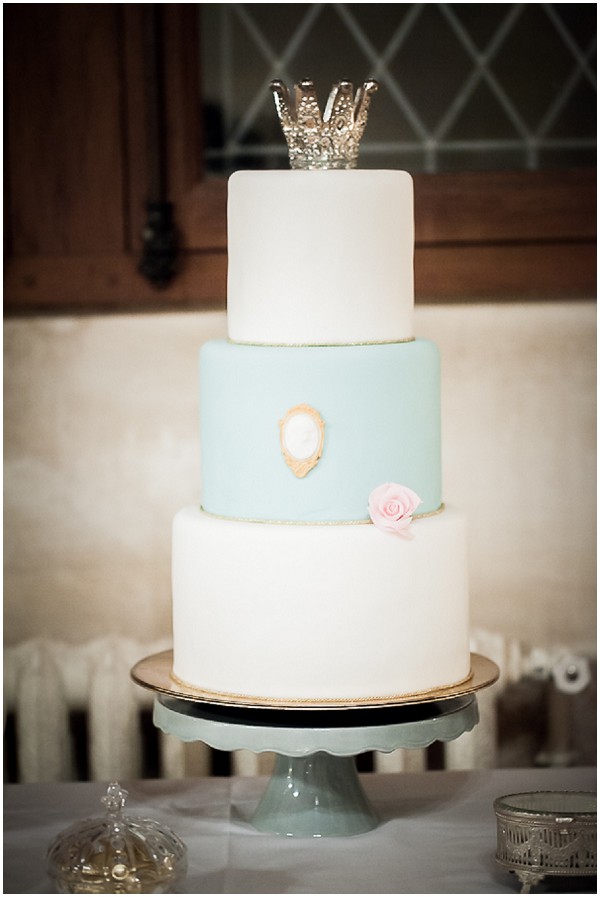 blue white wedding cake
