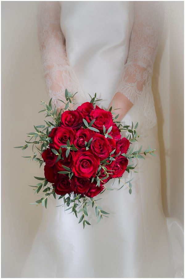 winter red rose bouquet