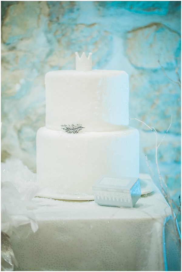 winter white wedding cake