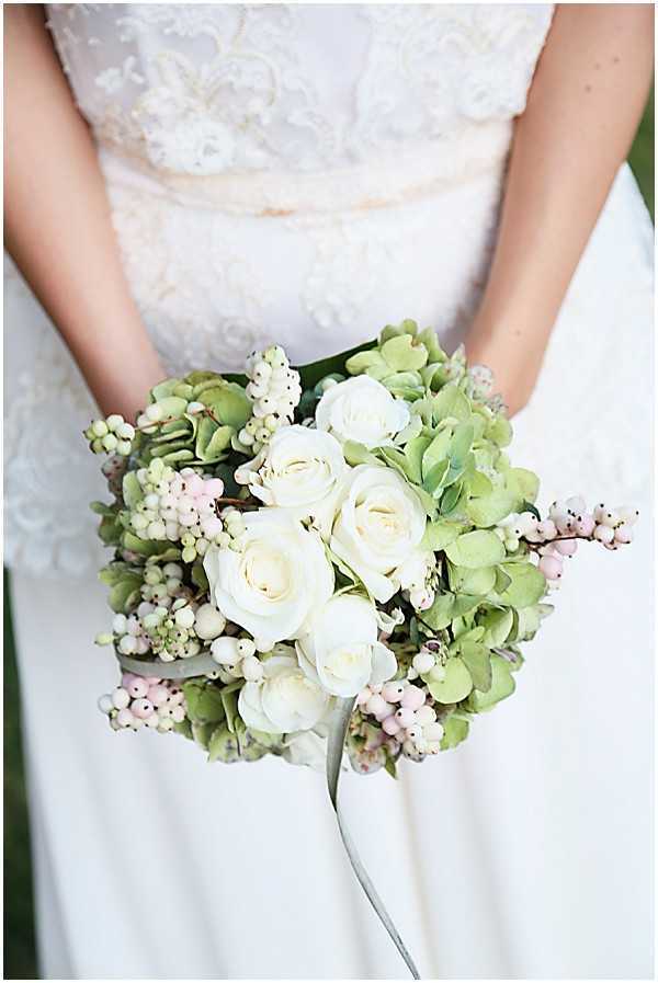 green white wedding bouquet