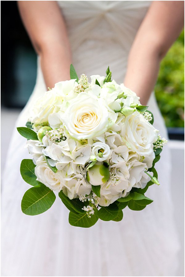 white bridal bouquet