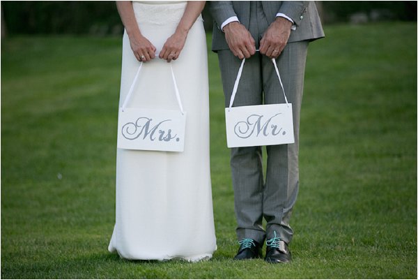 Mr and Mrs sign