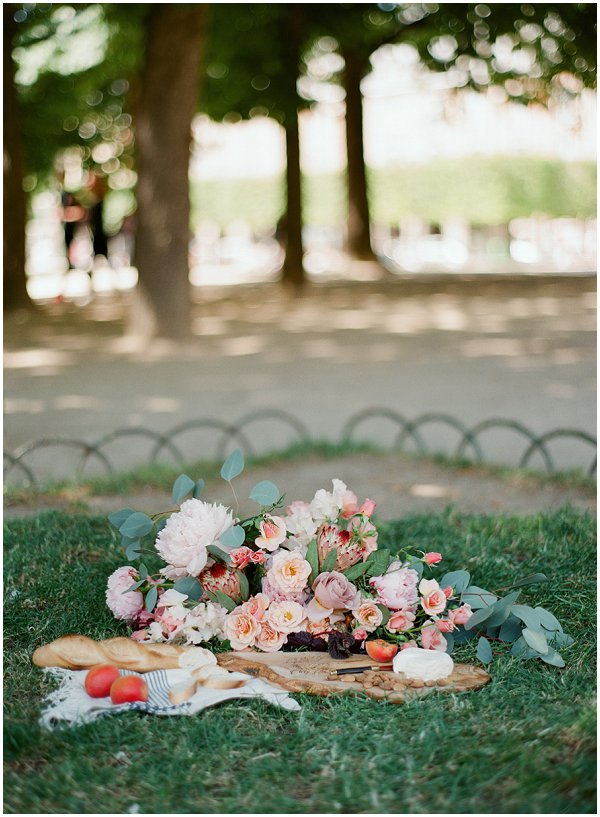 romantic picnic in Paris