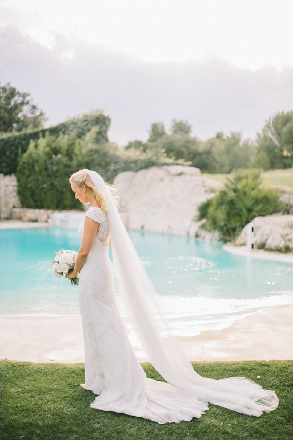 simple elegant lace wedding dress