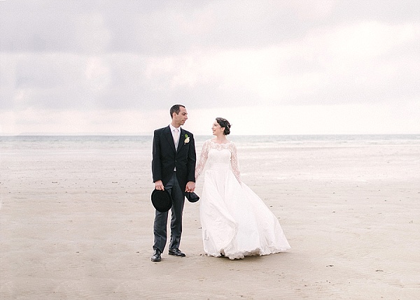 Elegant wedding on french seashore