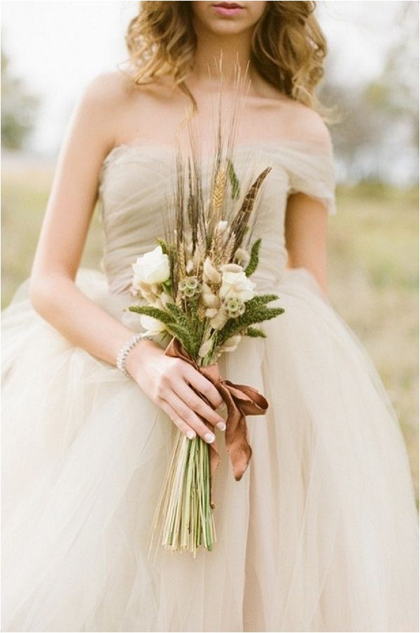 natural feather bridal bouquet - Alea Lovely Photo via Ruffled