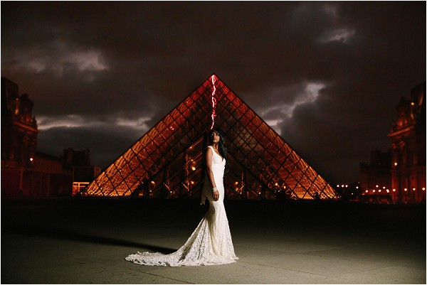 dramatic bridal pictures at Louvre