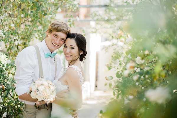 bride and groom wedding photo inspiration