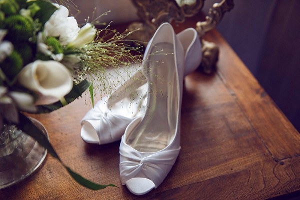 simple bridal wedding shoes