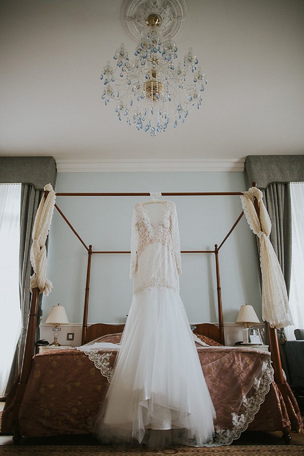 Elegant Lace Wedding Gown