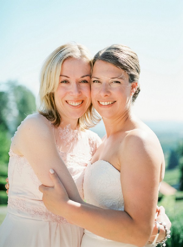 bride and sister photo