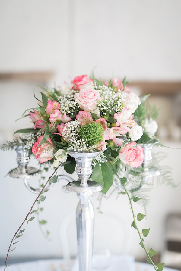 rose and gypsophila table centrepieces