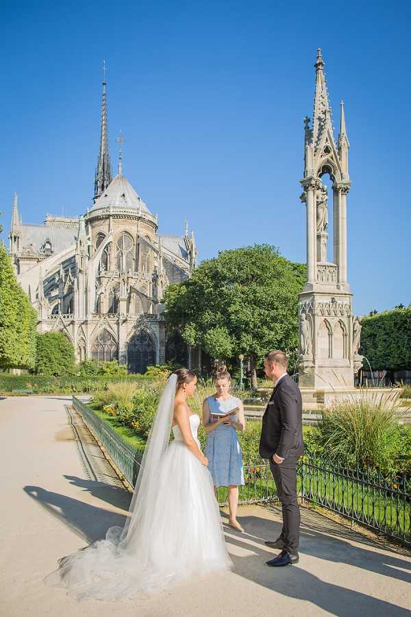 outdoor Paris ceremony