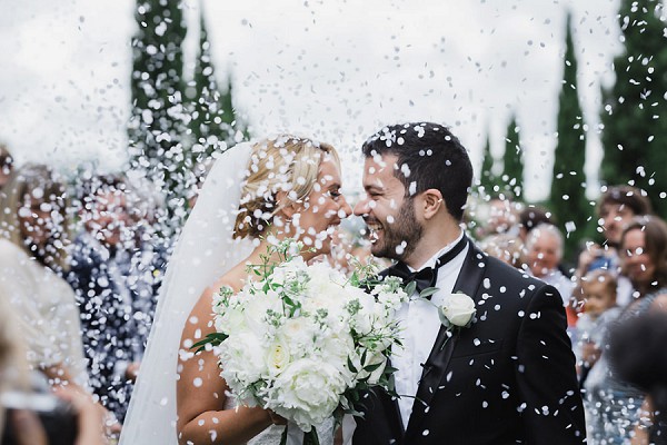 confetti wedding photo
