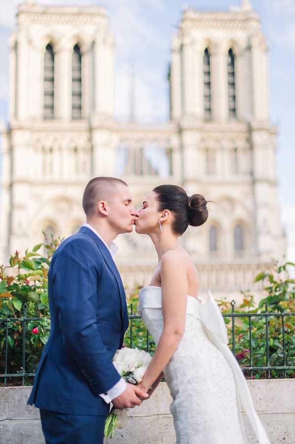 paris wedding landmark photo