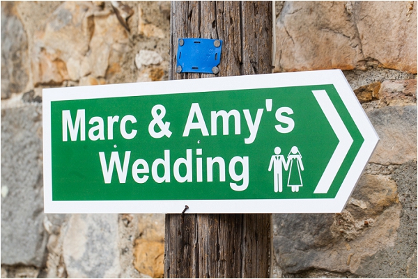 personalised wedding direction signs | Image by Freddy Fremond