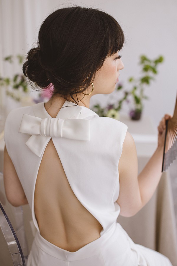 backless bow wedding outfit