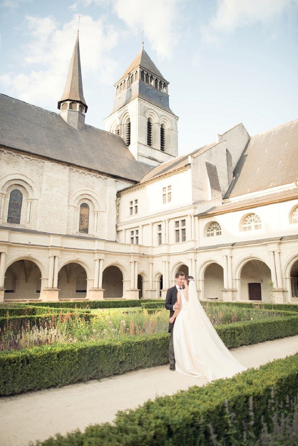 bride and groom french chateau
