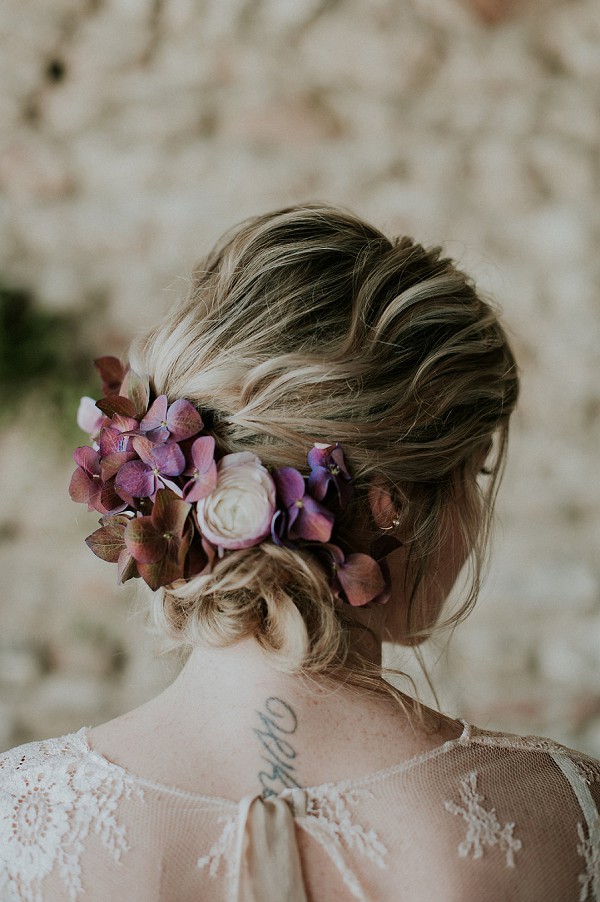 fresh flowers wedding hair