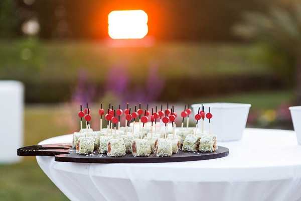 wedding canapes | Image by Les Studios Love Story wedding canapes