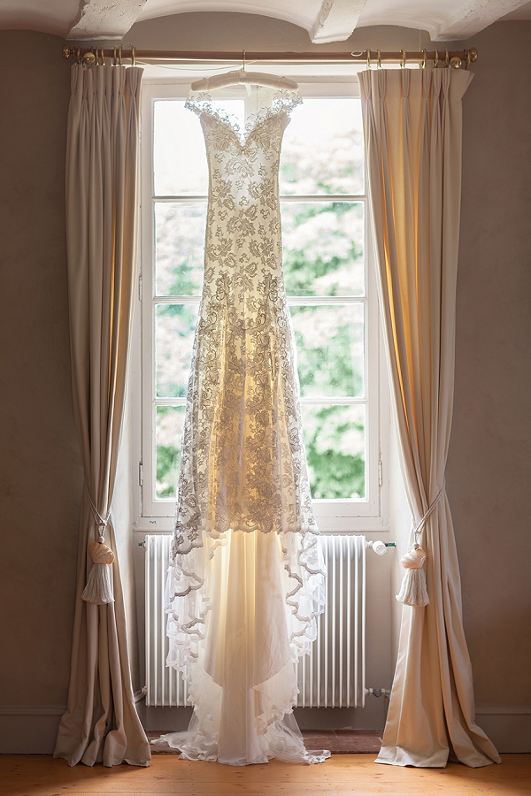 elegant Olvi’s wedding dress